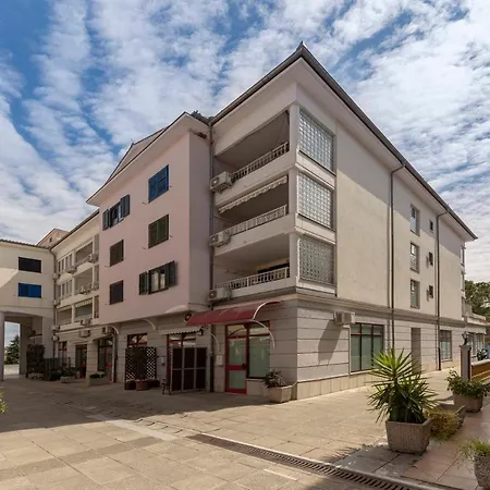 Apartment Sirena *